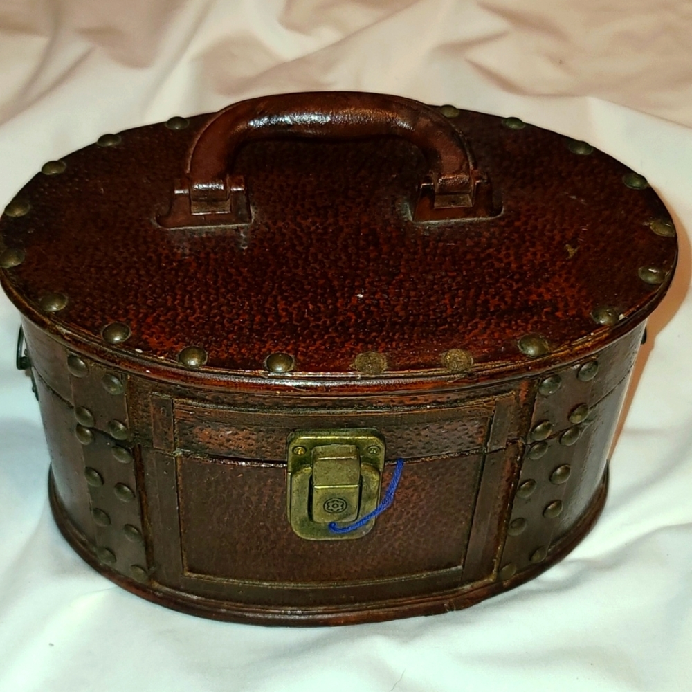 COPY - Wooden studded box